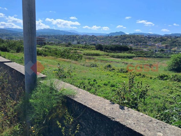 terreno edificabile in vendita a Reggio di Calabria in zona Concessa