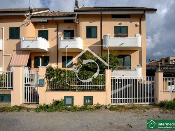 casa indipendente in vendita a Reggio di Calabria in zona Archi