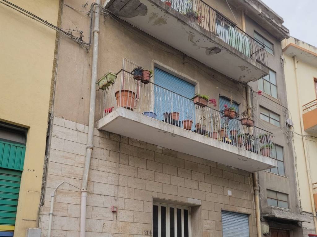 negozio in vendita a Reggio di Calabria in zona Sbarre