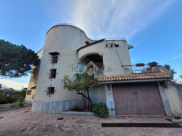 casa indipendente in vendita a Reggio di Calabria in zona San Leo