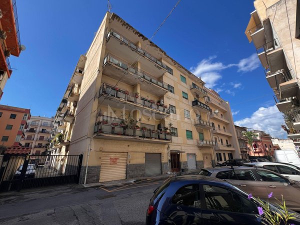 casa indipendente in vendita a Reggio di Calabria in zona Sbarre