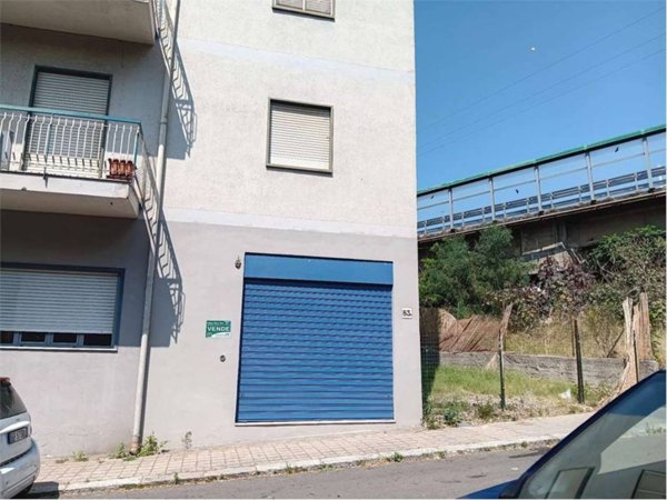 negozio in vendita a Reggio di Calabria in zona Trabocchetto