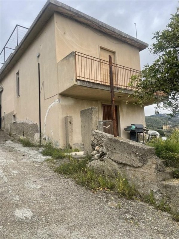 casa indipendente in vendita a Reggio di Calabria in zona Spirito Santo