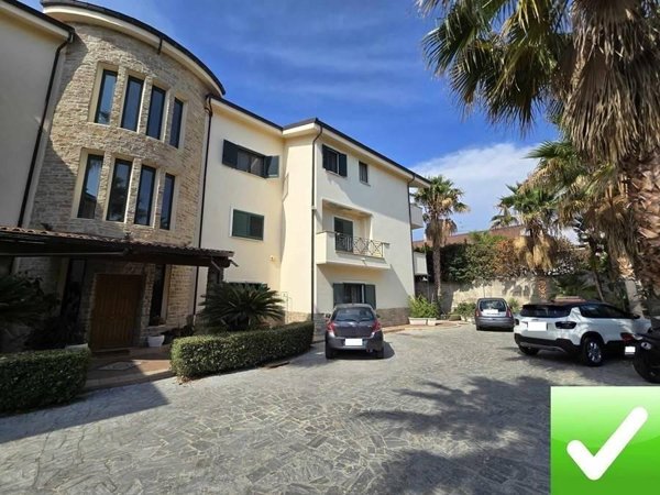 casa indipendente in vendita a Reggio di Calabria in zona San Gregorio