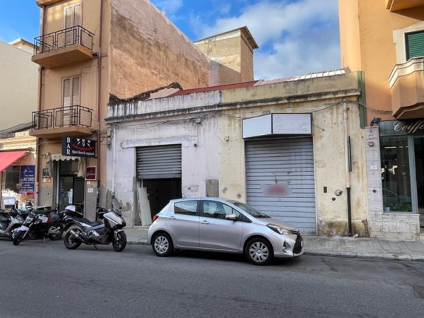 negozio in vendita a Reggio di Calabria in zona Sbarre