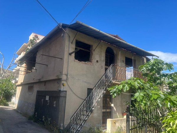 casa indipendente in vendita a Reggio di Calabria in zona Vito