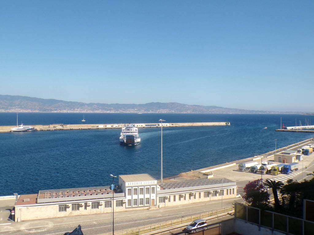 appartamento in vendita a Reggio di Calabria in zona San Brunello