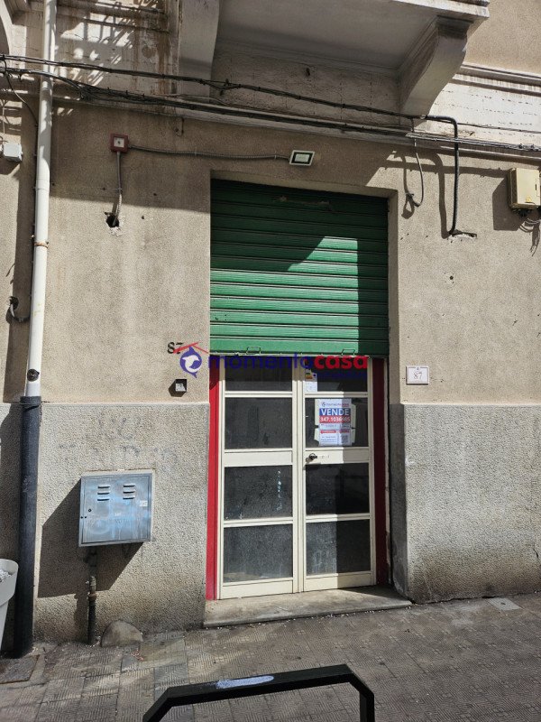 locale commerciale in vendita a Reggio di Calabria in zona Centro Storico