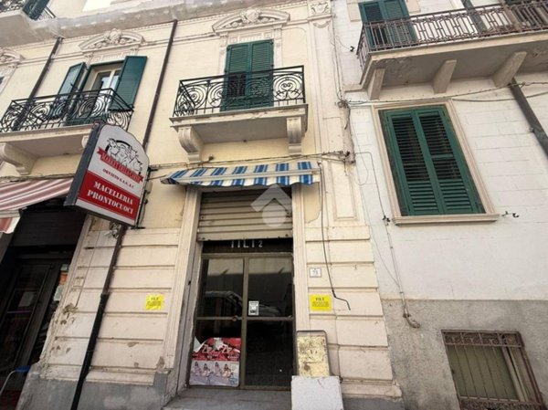 locale commerciale in vendita a Reggio di Calabria in zona Centro Storico