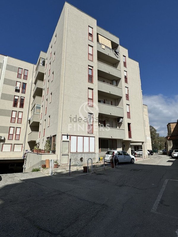 appartamento in vendita a Reggio di Calabria in zona Modena