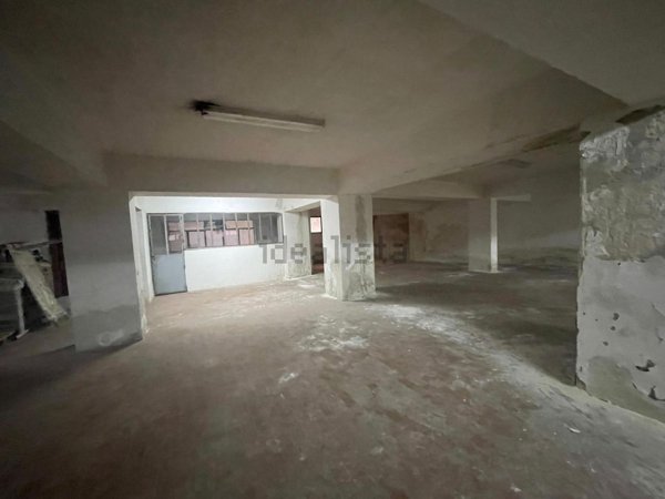 locale commerciale in vendita a Reggio di Calabria in zona Santa Caterina