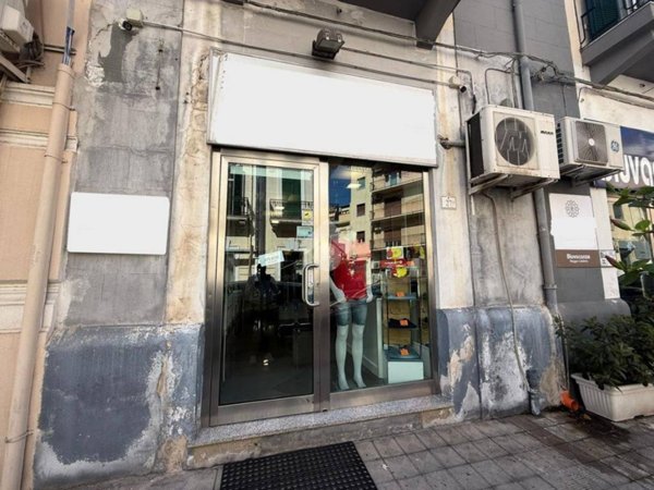 locale commerciale in vendita a Reggio di Calabria in zona Centro Storico