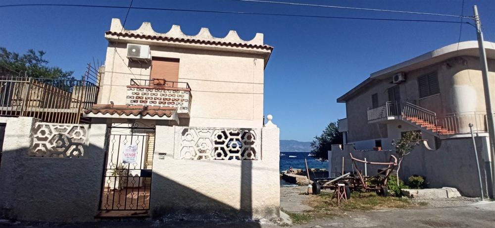 casa indipendente in vendita a Reggio di Calabria in zona Pellaro
