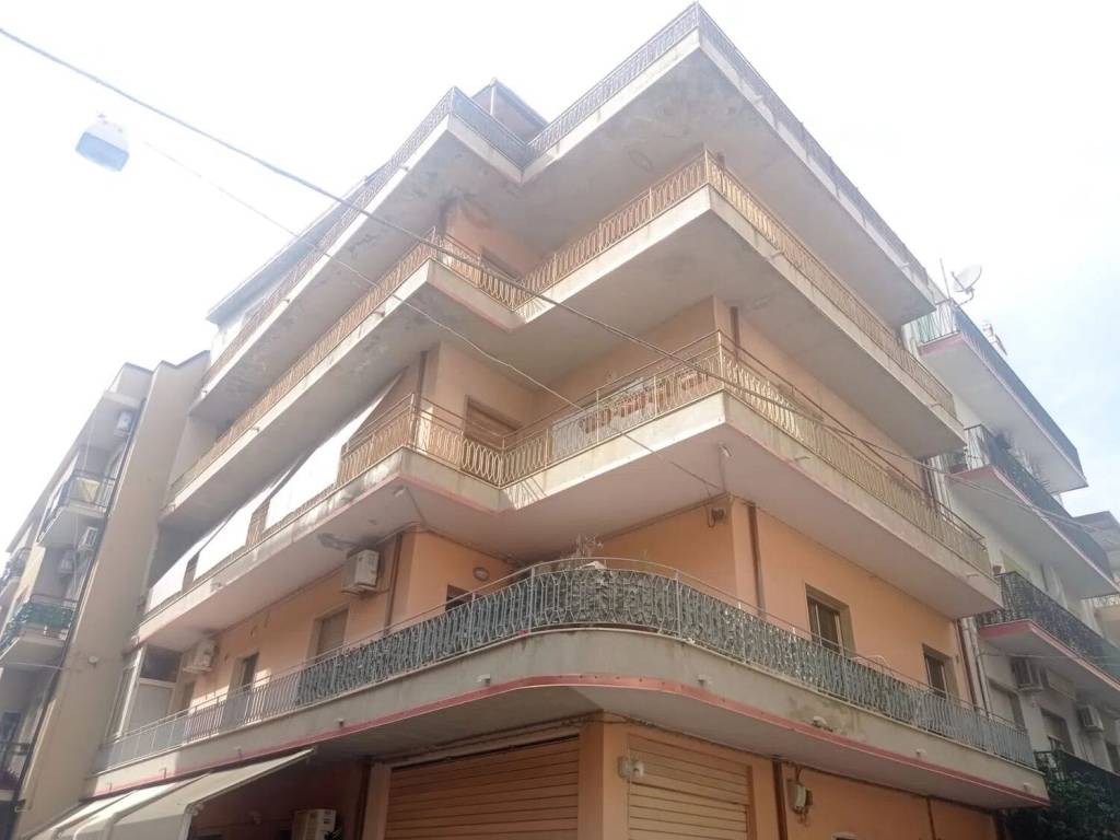 appartamento in vendita a Reggio di Calabria in zona Sbarre