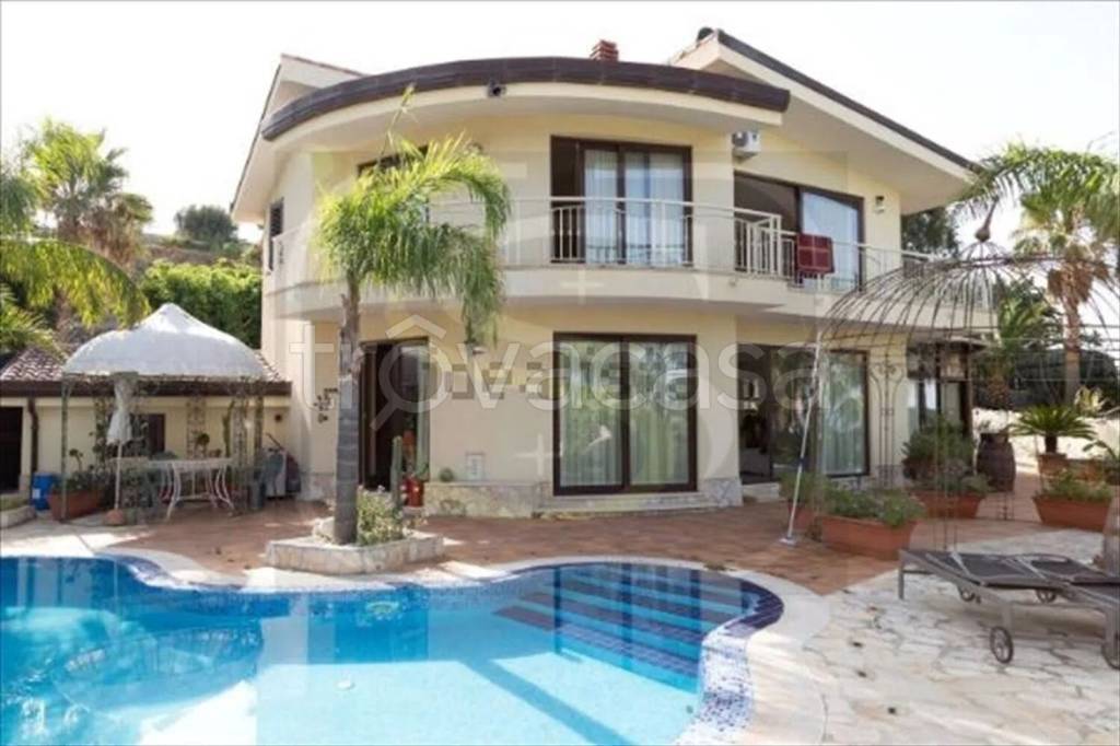 casa indipendente in vendita a Reggio di Calabria in zona Pellaro