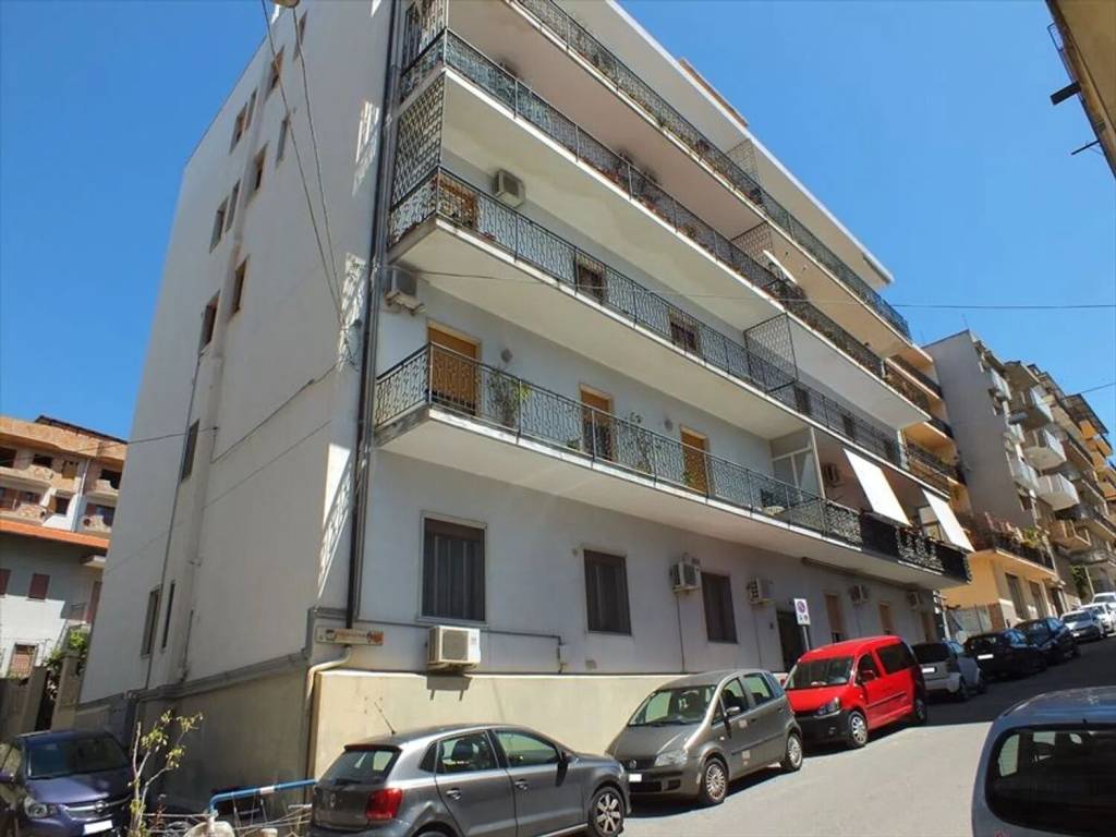 appartamento in vendita a Reggio di Calabria in zona Modena
