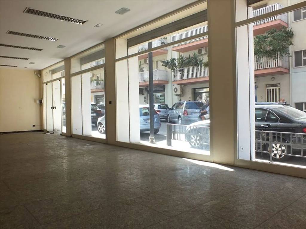 negozio in vendita a Reggio di Calabria in zona Sbarre