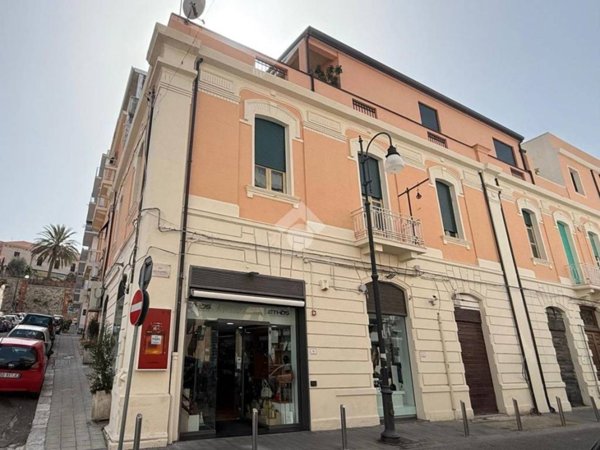 negozio in vendita a Reggio di Calabria in zona Centro Storico