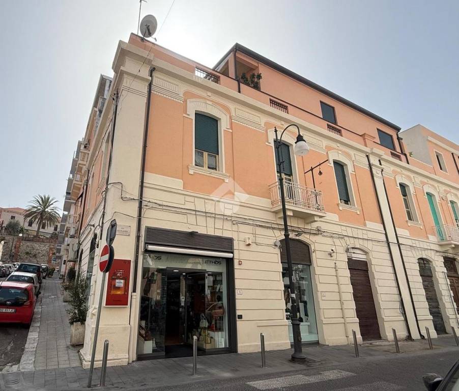 negozio in vendita a Reggio di Calabria in zona Centro Storico
