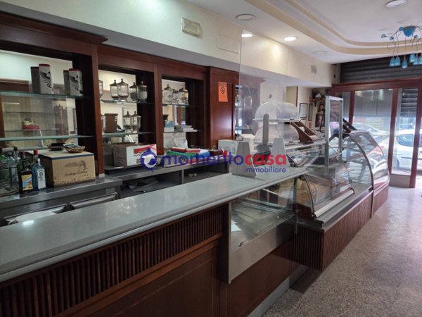 negozio in vendita a Reggio di Calabria in zona Sbarre