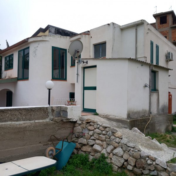 casa indipendente in vendita a Reggio di Calabria in zona Pellaro
