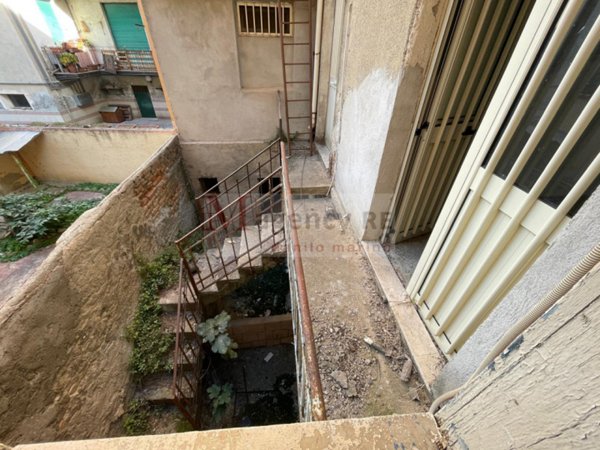 negozio in vendita a Reggio di Calabria in zona Sbarre