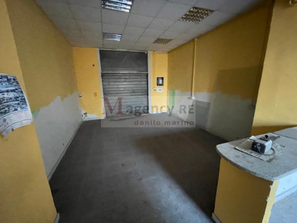 negozio in vendita a Reggio di Calabria in zona Sbarre