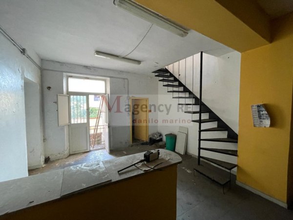 negozio in vendita a Reggio di Calabria in zona Sbarre