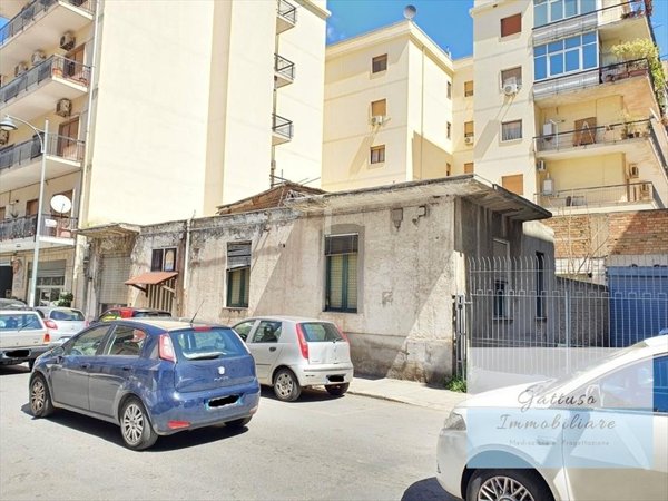 casa indipendente in vendita a Reggio di Calabria in zona Sbarre