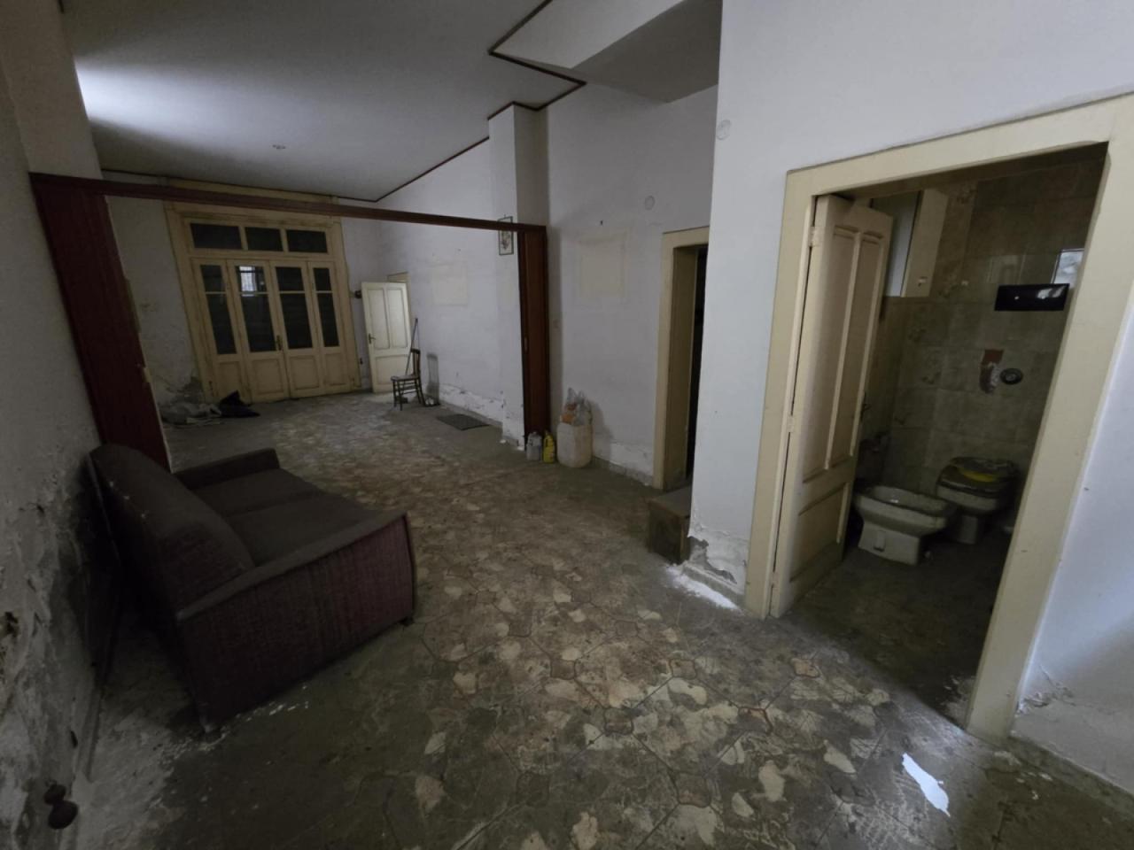 negozio in vendita a Reggio di Calabria in zona Archi