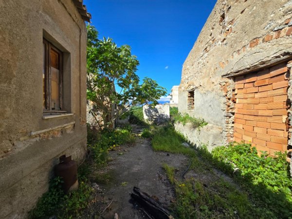 negozio in vendita a Reggio di Calabria in zona Pellaro