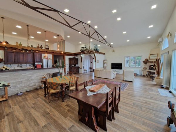 negozio in vendita a Reggio di Calabria in zona Armo