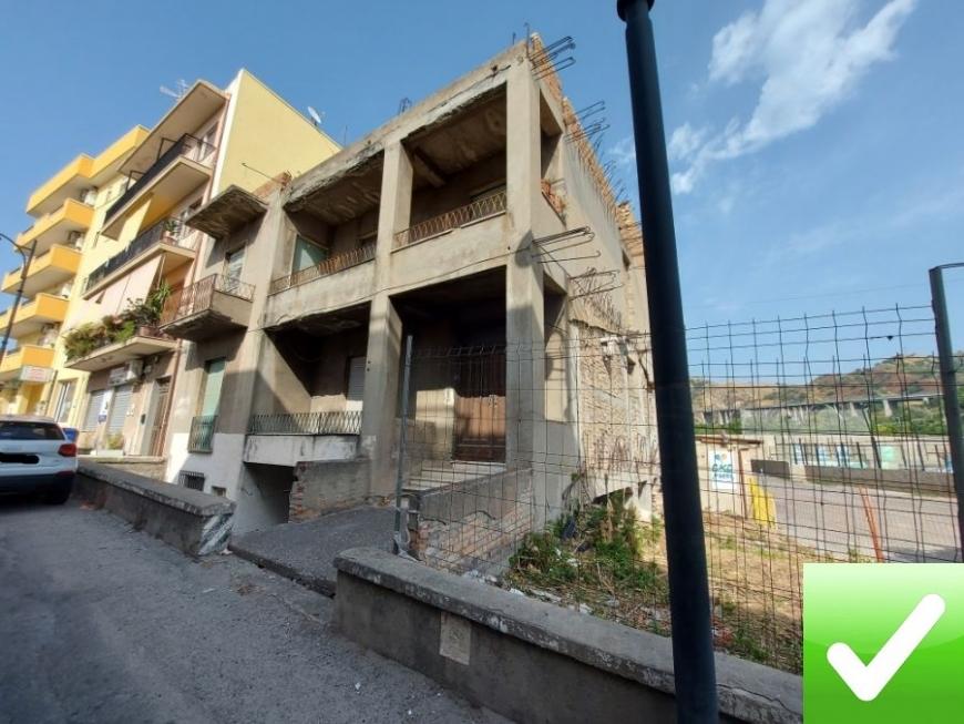 negozio in vendita a Reggio di Calabria in zona Archi