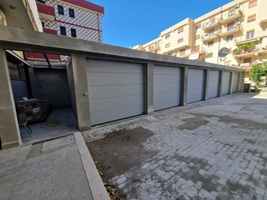 negozio in vendita a Reggio di Calabria in zona Stadio