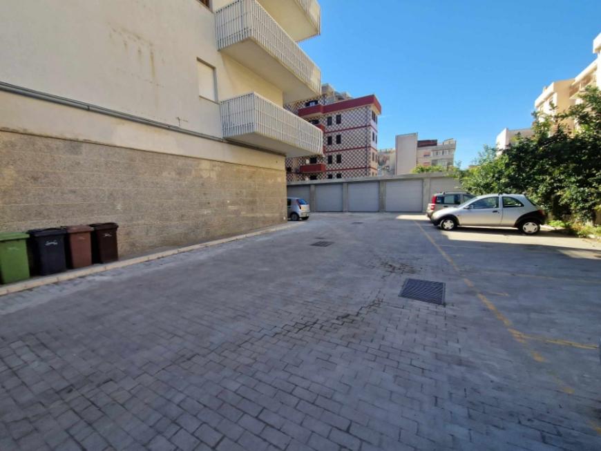 negozio in vendita a Reggio di Calabria in zona Sbarre