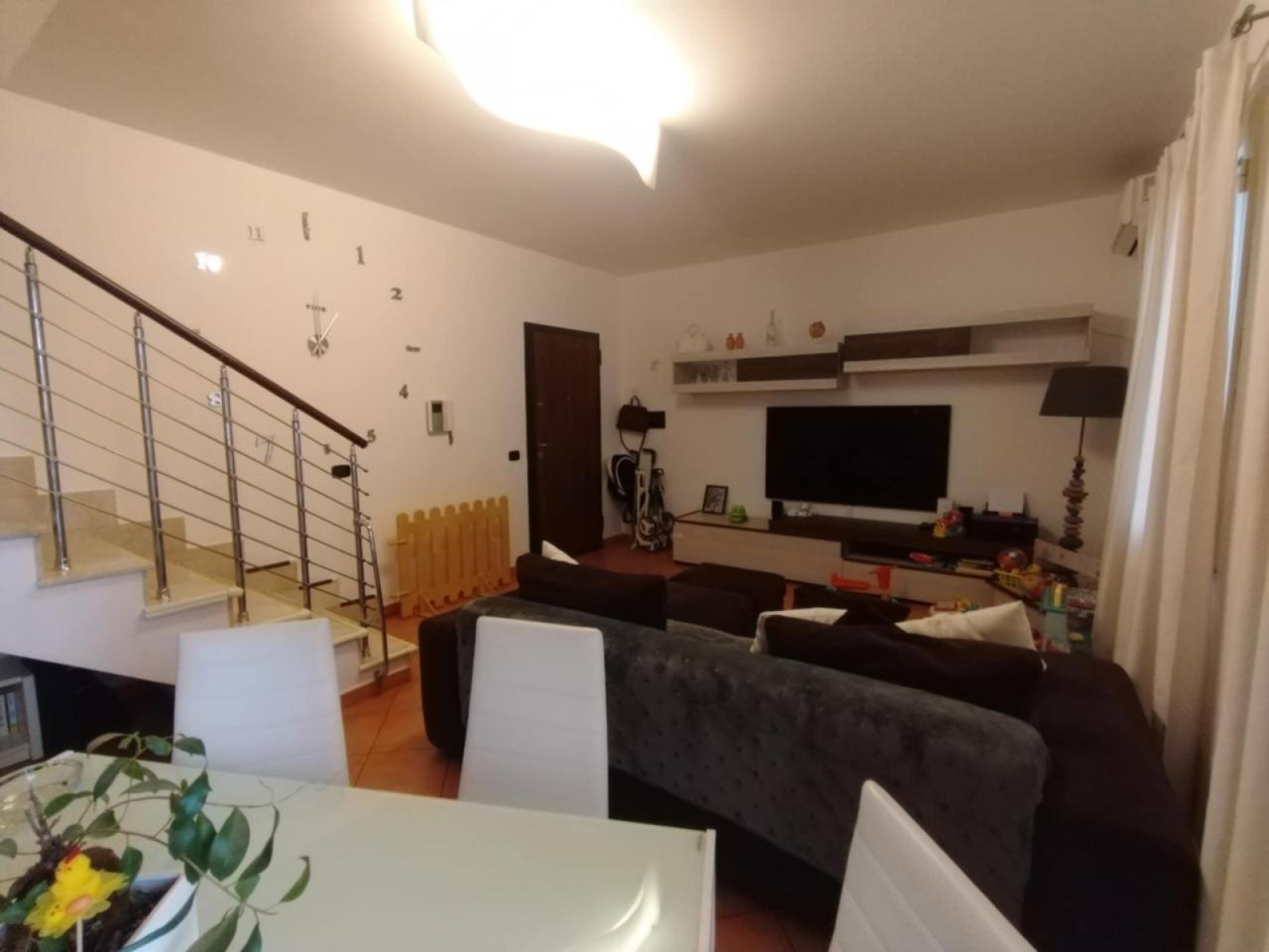 negozio in vendita a Reggio di Calabria in zona Catona