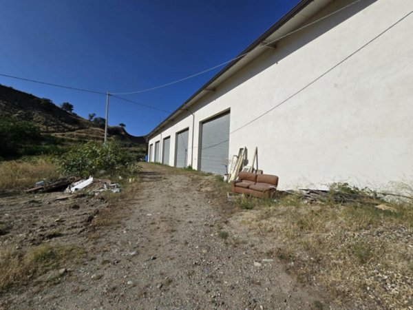 negozio in vendita a Reggio di Calabria in zona Catona