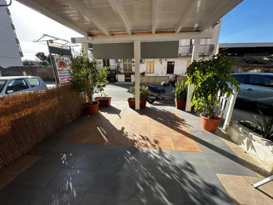 negozio in vendita a Reggio di Calabria in zona Archi