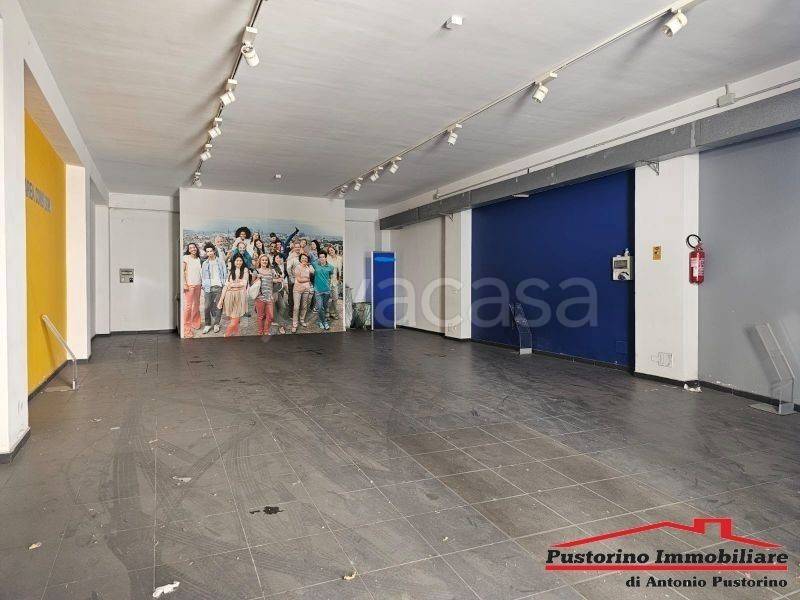 locale commerciale in vendita a Reggio di Calabria in zona Rione Ferrovieri