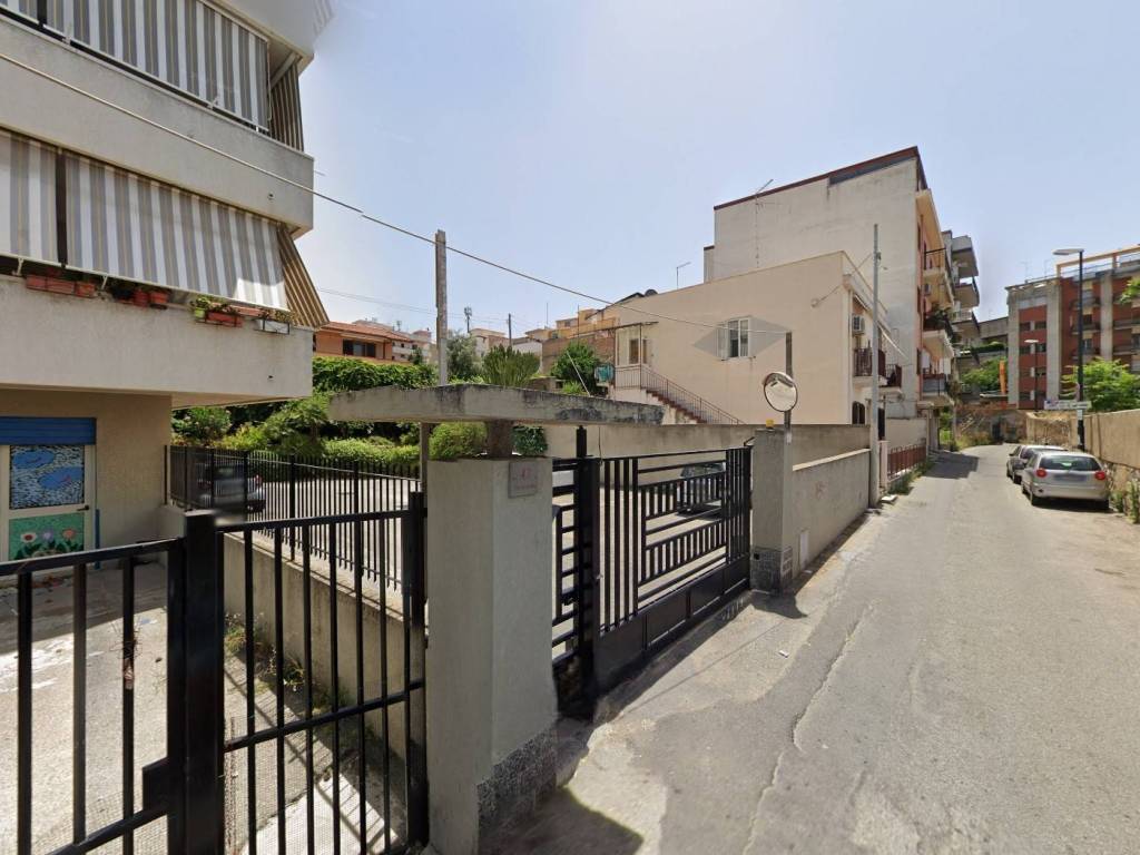 negozio in vendita a Reggio di Calabria in zona Spirito Santo