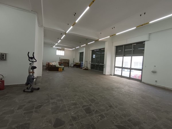 locale commerciale in vendita a Reggio di Calabria in zona Santa Caterina