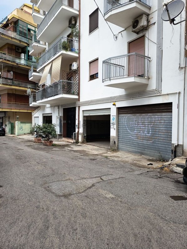 locale commerciale in vendita a Reggio di Calabria in zona Santa Caterina