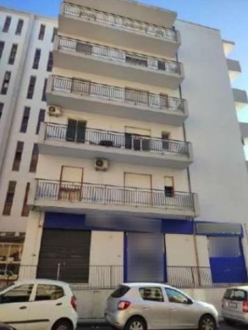 negozio in vendita a Reggio di Calabria in zona Modena