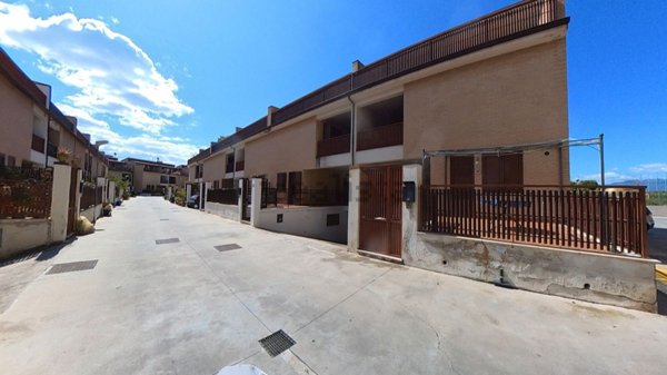 casa indipendente in vendita a Reggio di Calabria in zona Gallico Marina