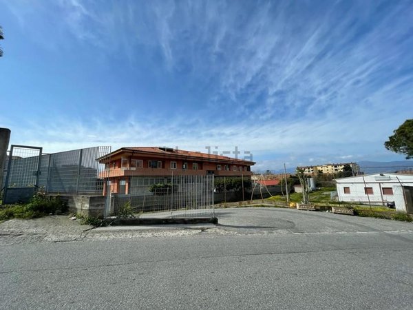 locale commerciale in vendita a Reggio di Calabria