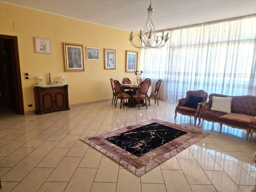 appartamento in vendita a Reggio di Calabria in zona Ravagnese