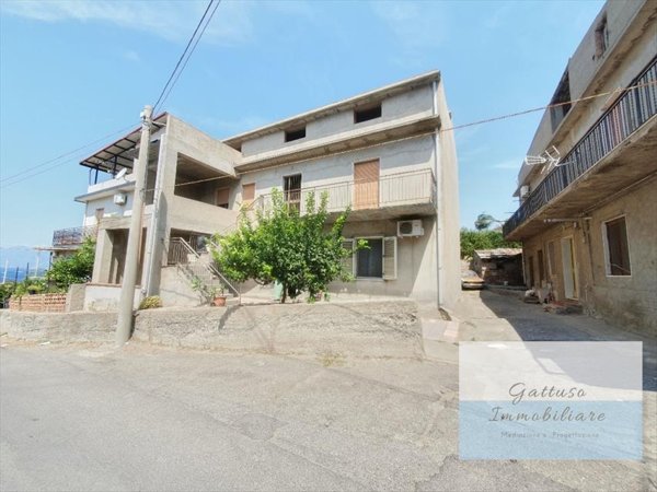 casa indipendente in vendita a Reggio di Calabria in zona Bocale