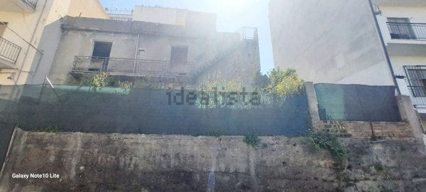 casa indipendente in vendita a Reggio di Calabria in zona Modena