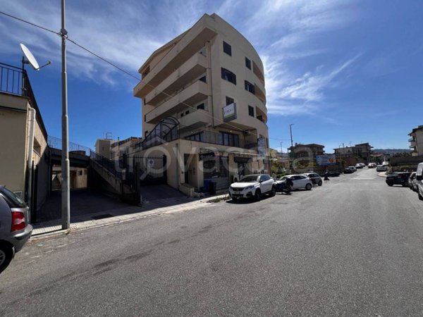 locale commerciale in vendita a Reggio di Calabria in zona Gallico Superiore
