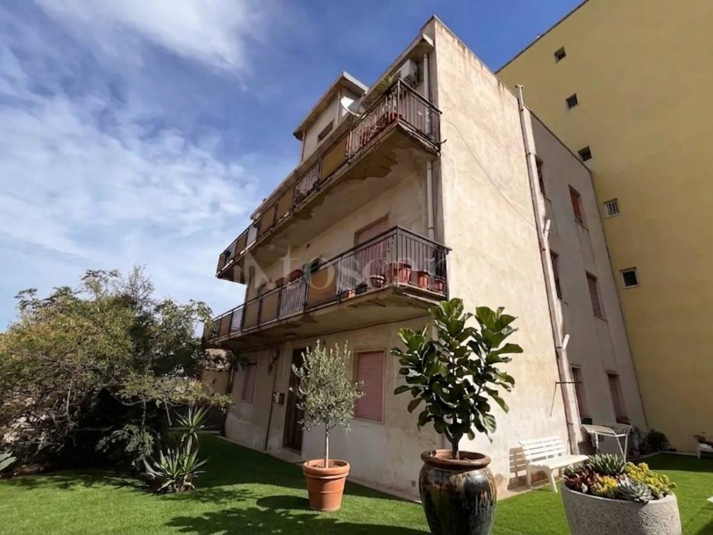 intera palazzina in vendita a Reggio di Calabria in zona Spirito Santo